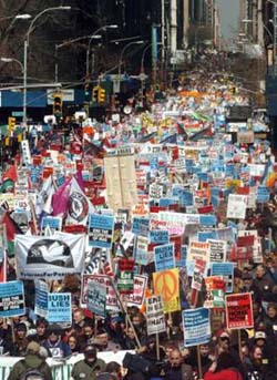 ニューヨークのデモ行進の写真