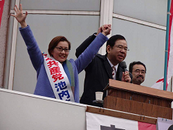赤羽東口で行われた志井和夫委員長と、 池内さおり比例重複・１２区候補の街頭演説