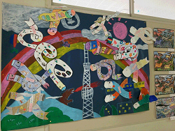 特別支援学級の廊下の壁に飾られていた大きな絵