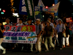 戦争法案強行採決に反対する国会前緊急抗議行動・デモ行進