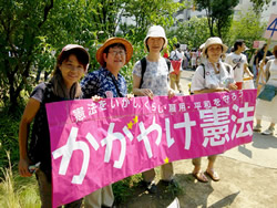 2015年7月26日「安保法制に反対するママの渋谷ジャック」参加のさがらとしこ区議（左から２番目