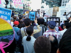 渋谷ハチ公前のSEALDs街宣