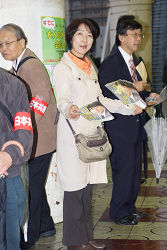 11月8日（日）日本共産党街頭演説にて　中央山崎たい子区議