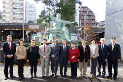 日本共産党北区議員団　左から2番目山崎たい子区議
