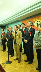 東京土健北支部旗開きでご挨拶をするや案崎たい子区議（一番左）