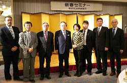 東京北法律事務所の新春セミナー、小林節し（左から4番目）と北区議
