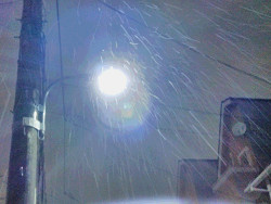 夜9時をまわり、東京も雨から雪へ